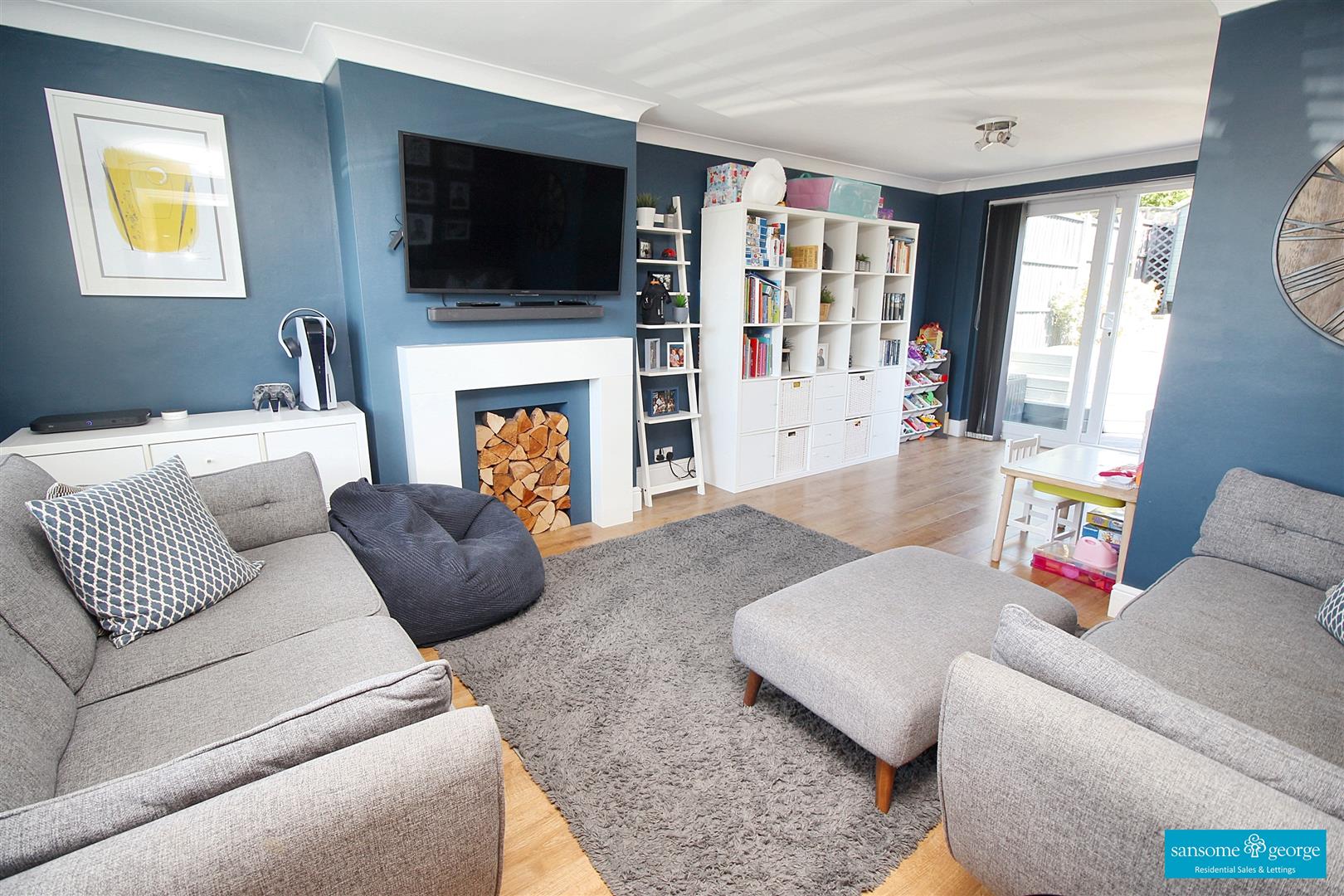 3 bed property in Dell Road, Reading